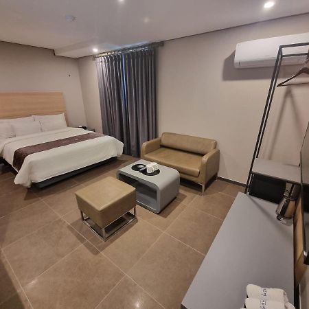Yeoubi Hotel Jinju Esterno foto