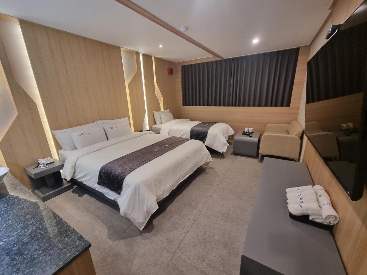 Yeoubi Hotel Jinju Esterno foto