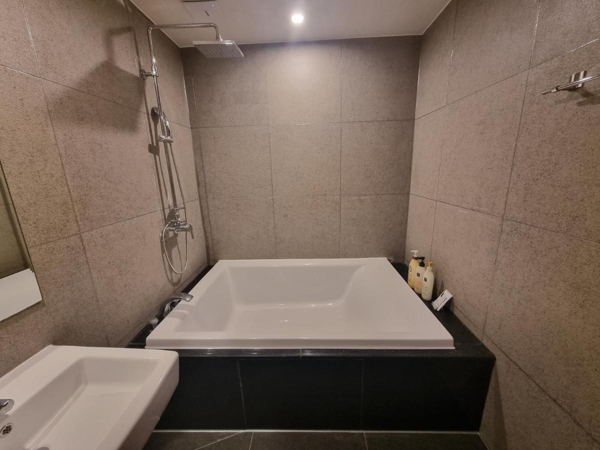 Yeoubi Hotel Jinju Esterno foto