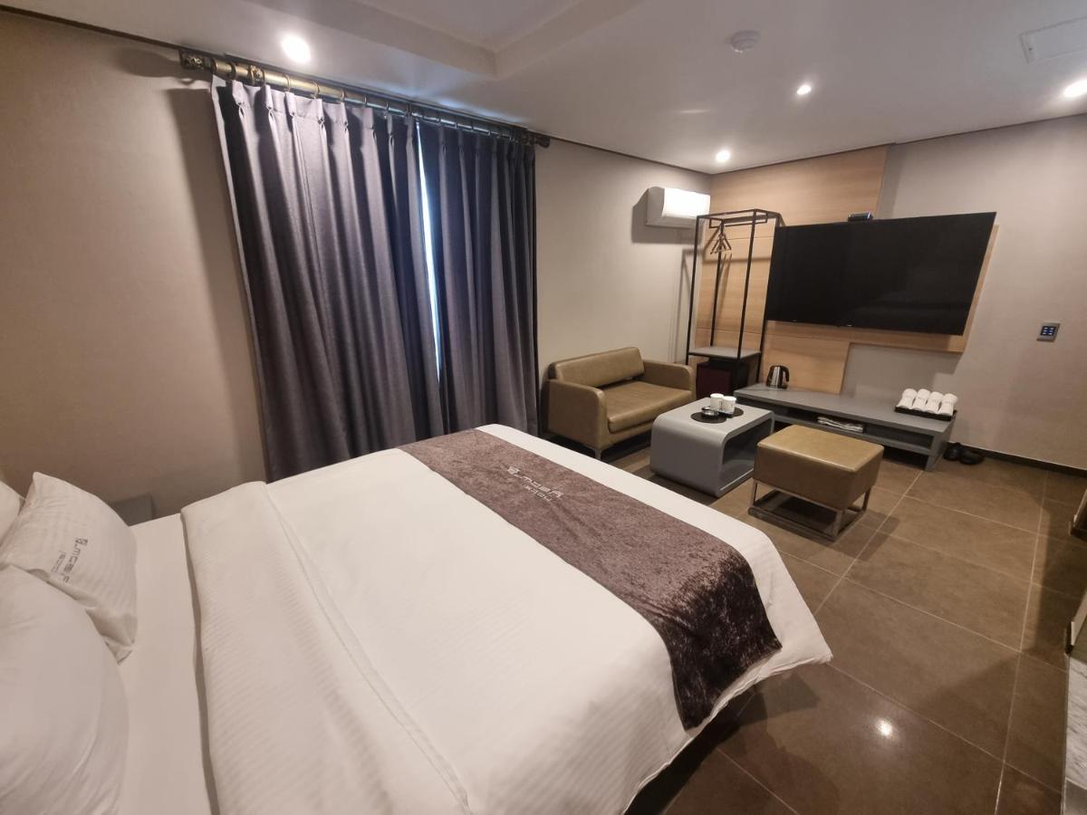 Yeoubi Hotel Jinju Esterno foto