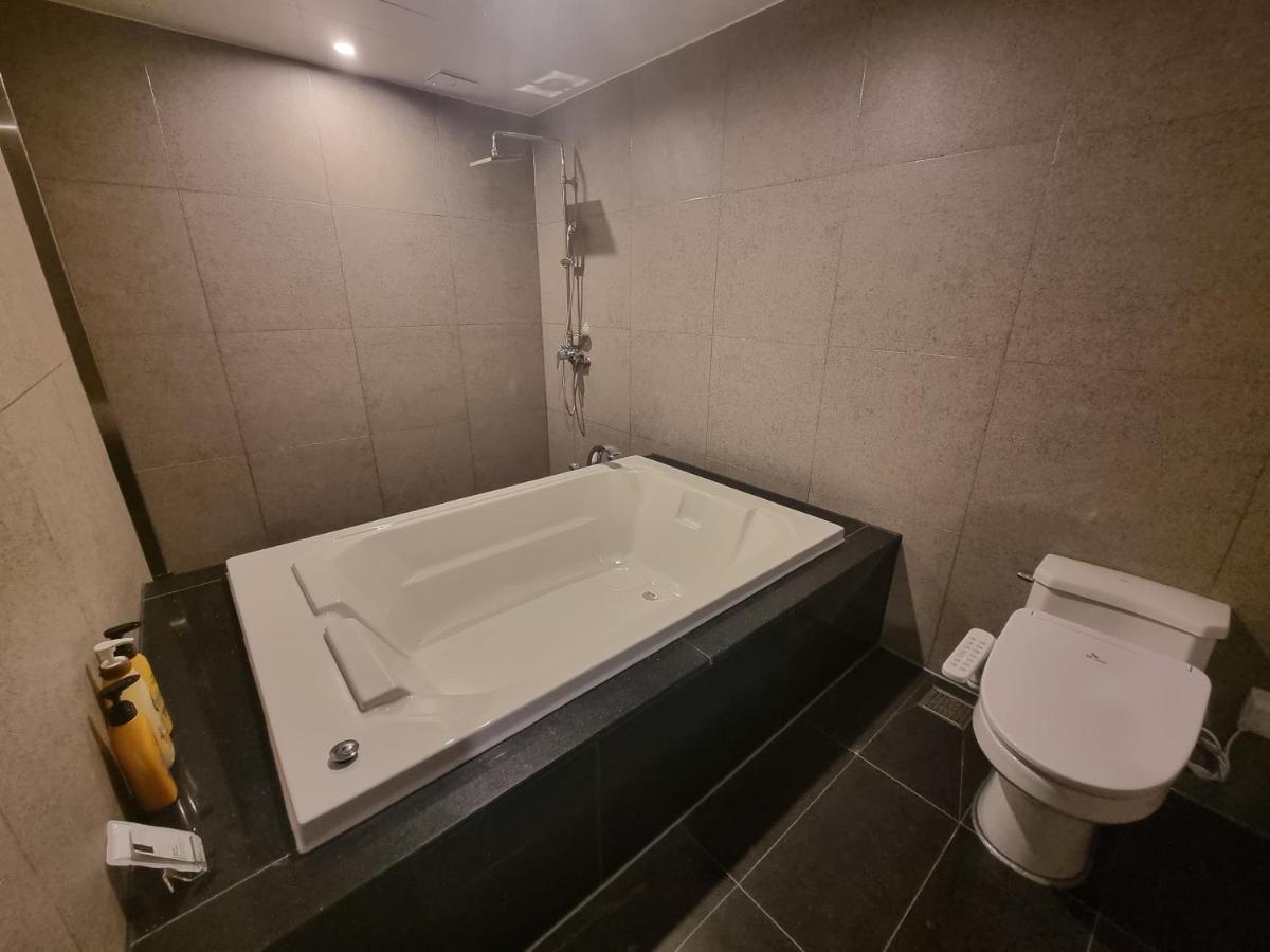 Yeoubi Hotel Jinju Esterno foto