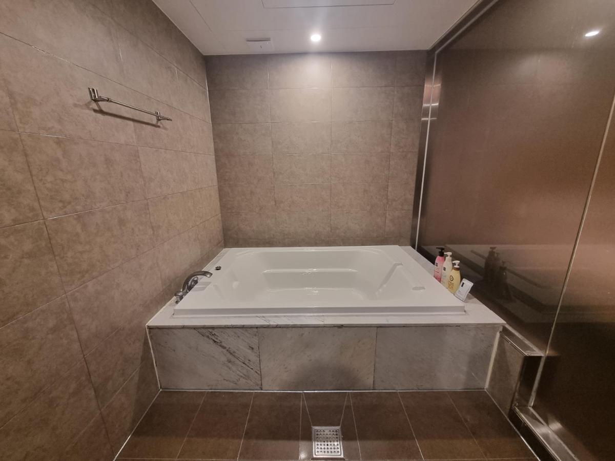 Yeoubi Hotel Jinju Esterno foto