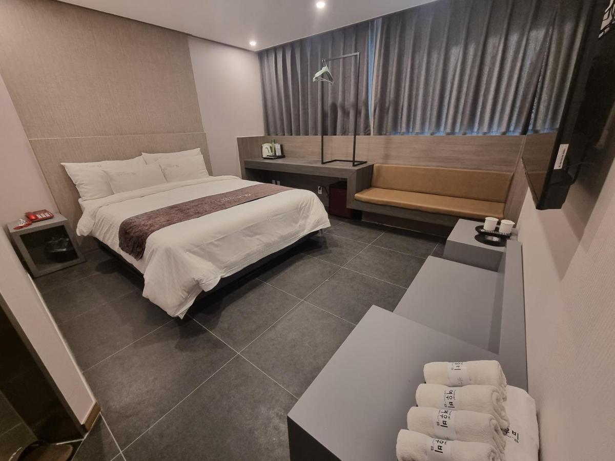 Yeoubi Hotel Jinju Esterno foto